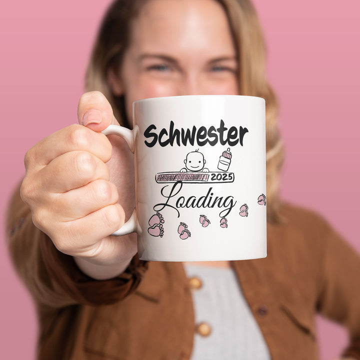 Lustige Tasse "Schwester Loading" – Charmantes Geschenk für werdende Schwestern